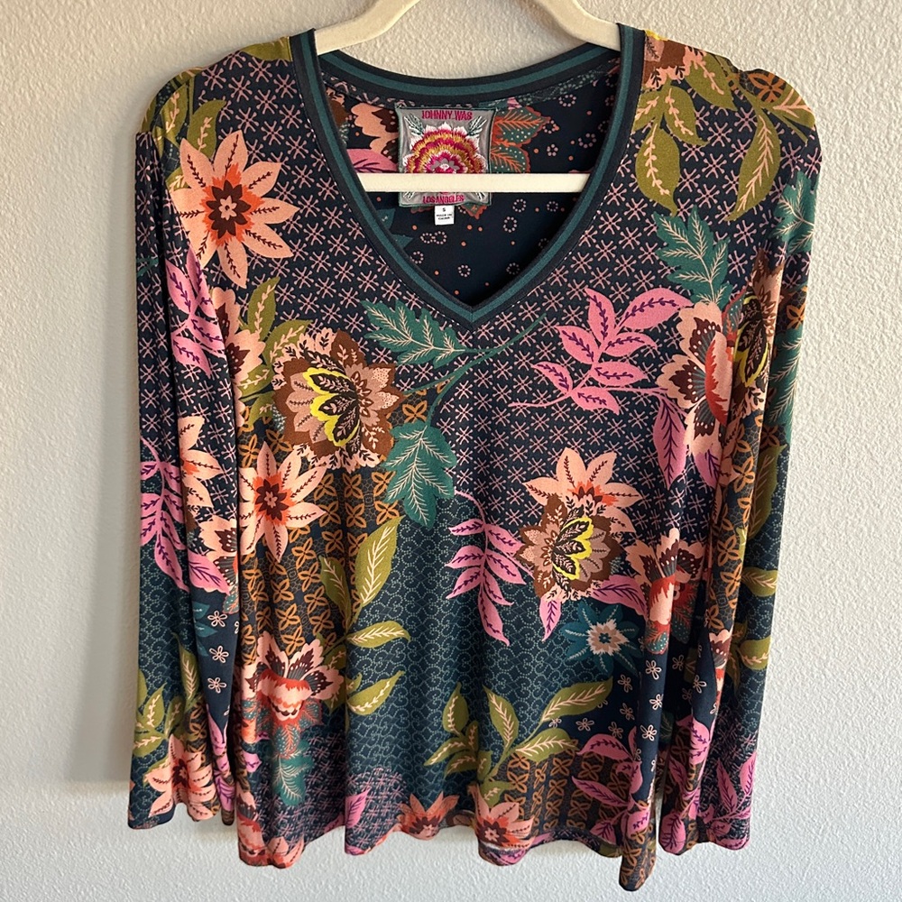 JOHNNY WAS V Neck Kimono Sleeve Long Sleeve T Shirt